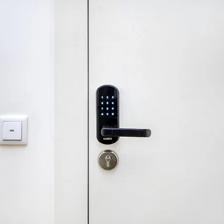 Boutique In The Heart Of ! Lemonn B * Лісабон