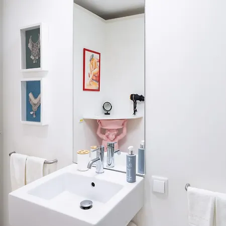 Boutique In The Heart Of ! Lemonn B * Лісабон