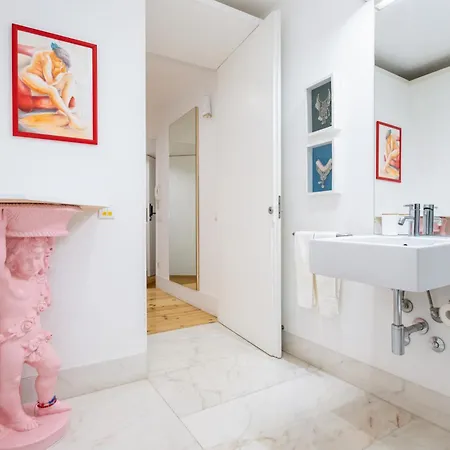 Boutique In The Heart Of ! Lemonn B Лісабон